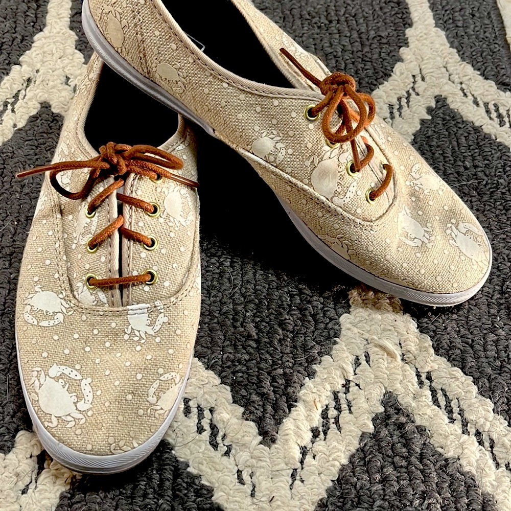 EUC Keds size 8 with crabs pattern